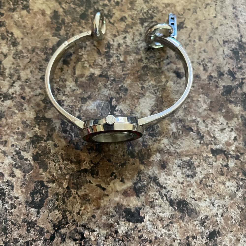 Gucci Watch in good condition new battery. Slight scratches on band.